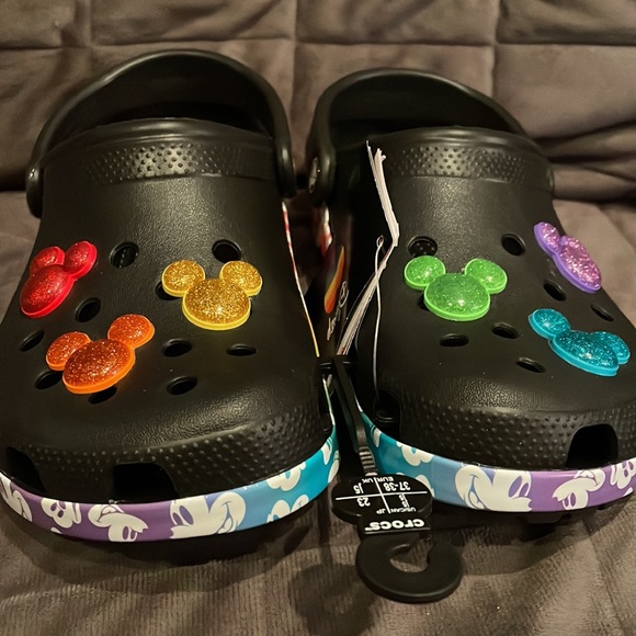 NWT CROCS Special Edition Classic Disney Rainbow Clog SOOOO COOL!! - Picture 7 of 10